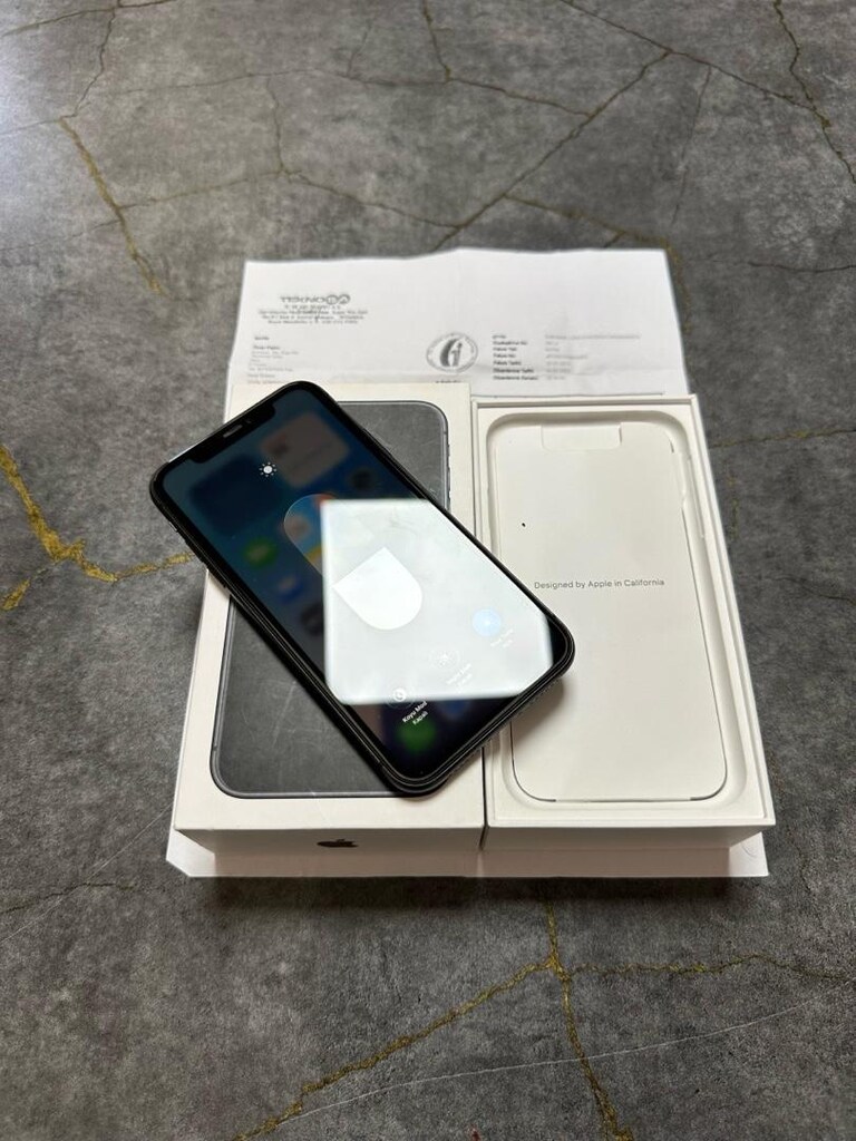 iPhone 11 yurtiçi kutulu faturalı hatasız tertemiz işlemsiz - 9