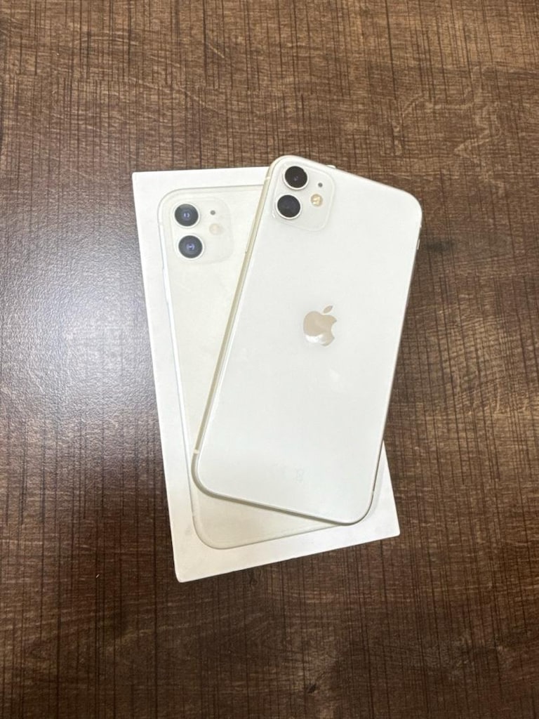 İPHONE 11 BEYAZ 128 GB HATASIZ YURTİÇİ KUTULU FATURALI. PİL SAĞLIĞI 88 - 8