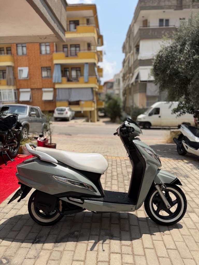 2023 model 17.000 km Nardo gri Activa - 4