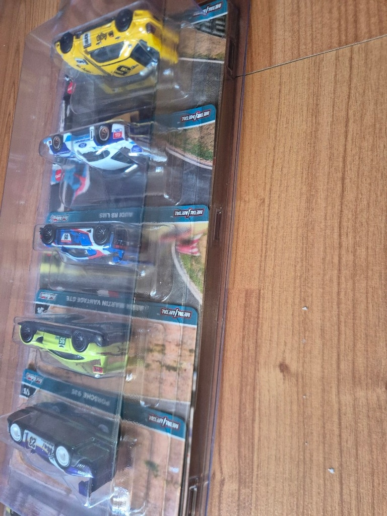 Hot Wheels Car Culture premium realriders Race Day diecast set - 12