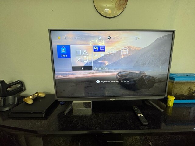 PS4 Slim 500GB / 2 adet orjinal Kol / Tertemiz / Sorunsuz