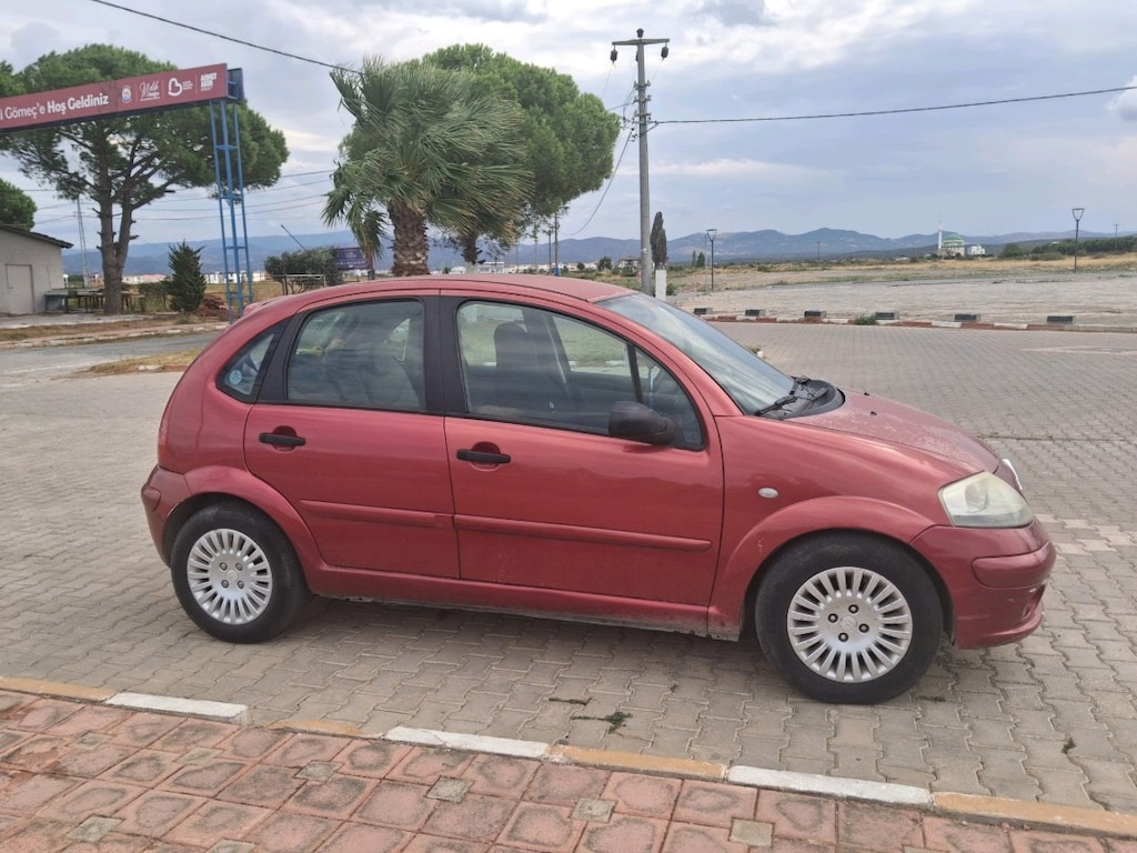 Kırmızı Citroen Araba - 2