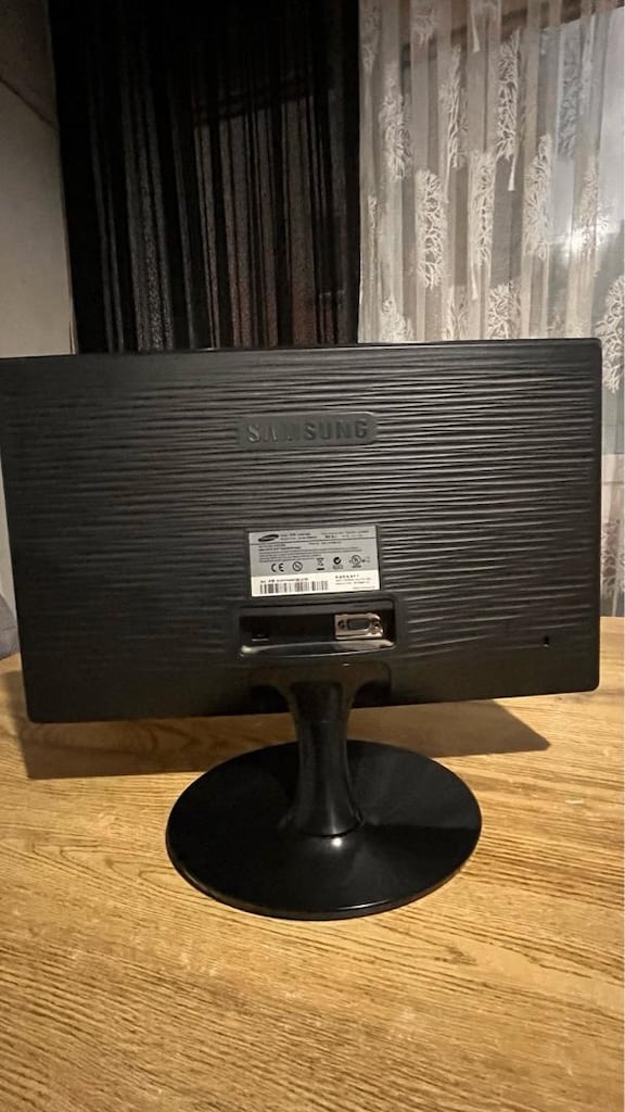 Samsung syncmaster S19B150N 18.5 Led monitör sorunsuz - 2