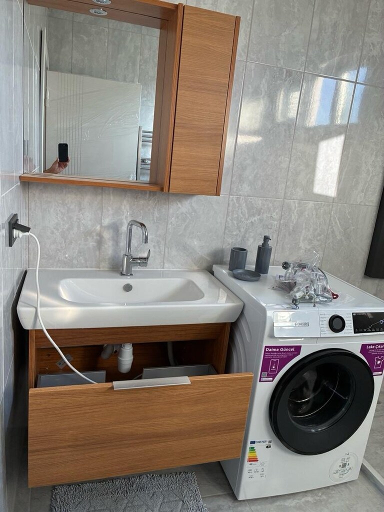 Kapalı kutusunda Vitra Banyo Dolabı Tk. - 5