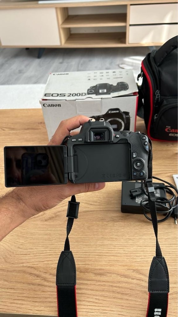 CANON Eos 200d - 2