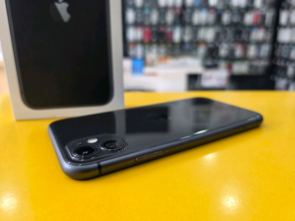 iPhone 11 64GB. Hatasız Siyah Renk. Pil:100 - 3