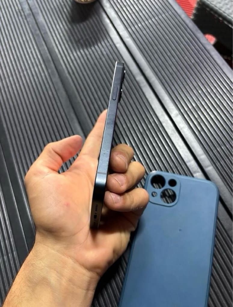 iPhone 13YD nokta hatasız emsali nadir bulunur 4 aylık e sim hakkı var