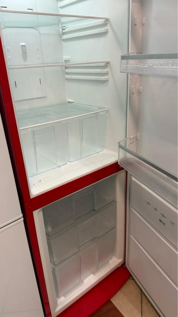Vestel Kırmızı Buzdolabı - 10