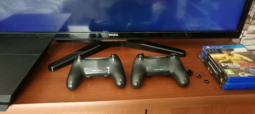 PS4 + 2 KOL + 3 OYUN - 7