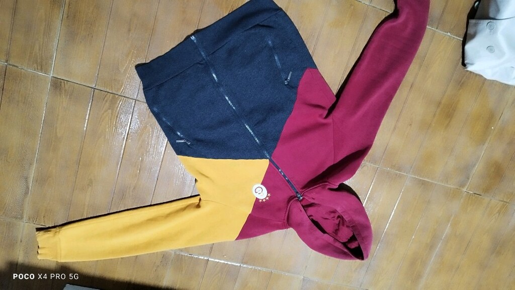 #Galatasaray Store kapişonlu pamuklu sweat..İpi yok, rahatça takılır.. - 2