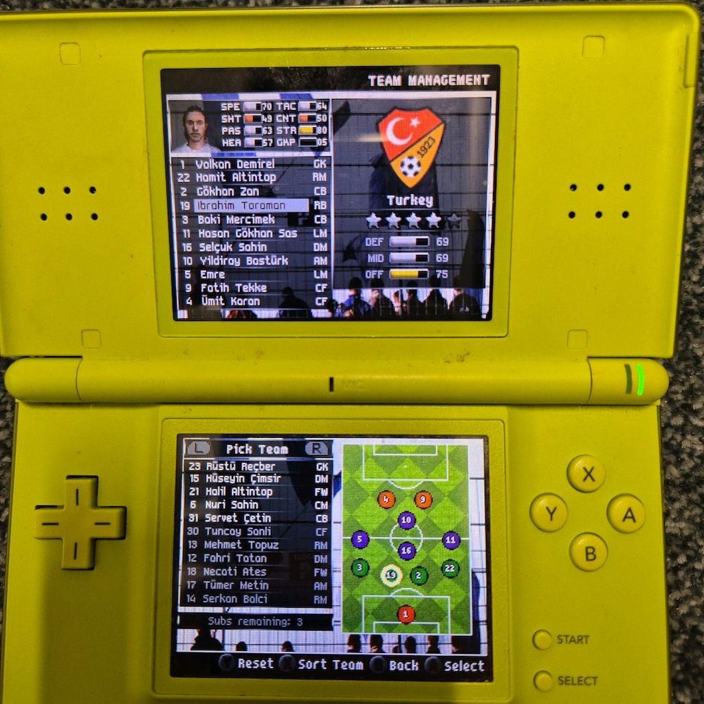 Nintendo DS Lite Lime Green + Hard Case - 3