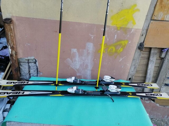 180cm lik salomon marka kayak takımı bay bayan botu dahil.