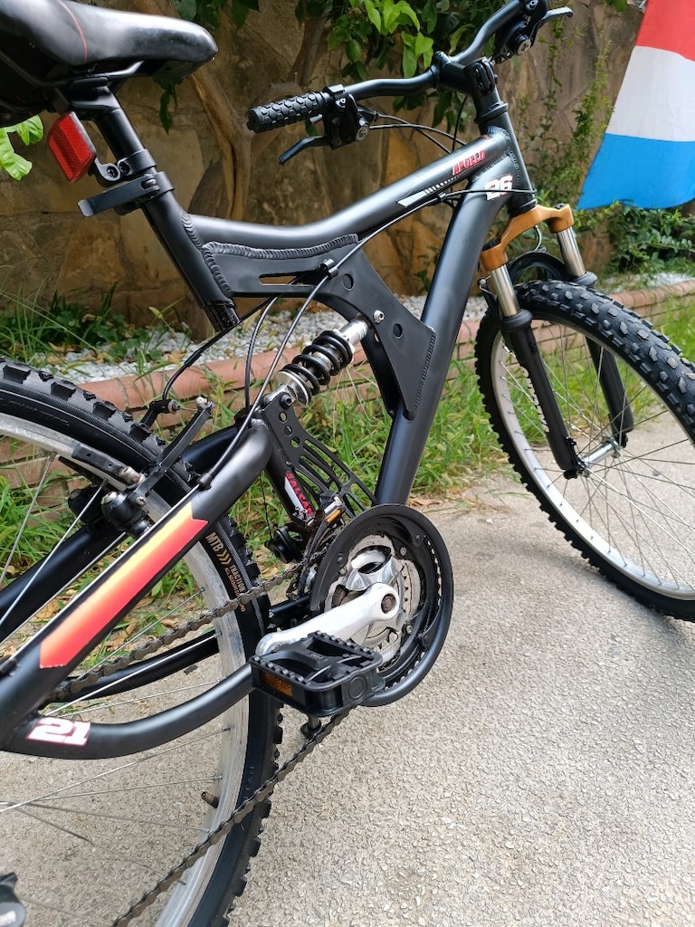 Teker 26. Aluminyum. Shimano 21 hız. 2 amortisör. Sorunsuz ve temiz. - 2