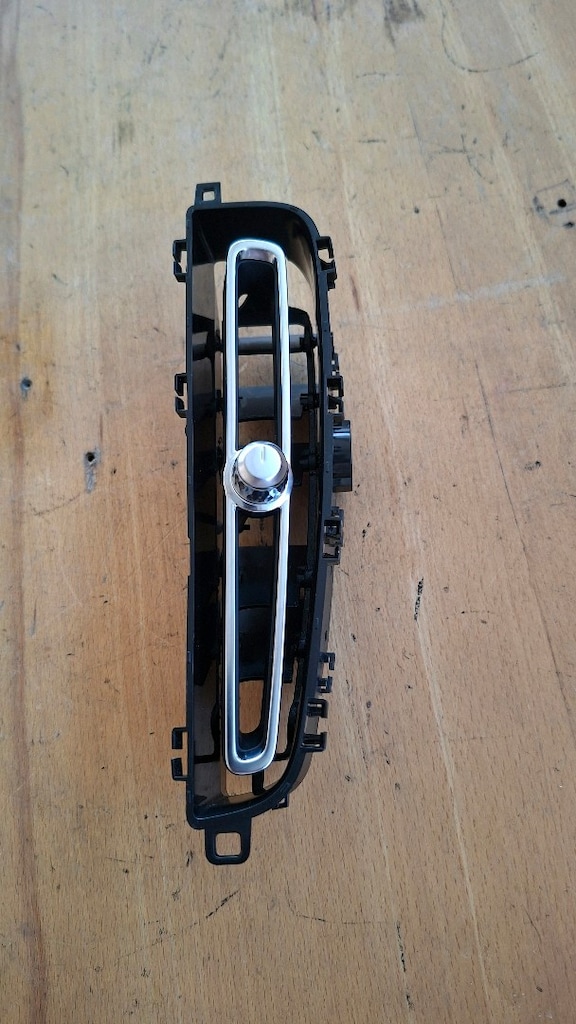 VOLVO XC40 EX40 C40 Lcd Ekran Sağ Taraf Klima Kalorifer Izgarası. - 2