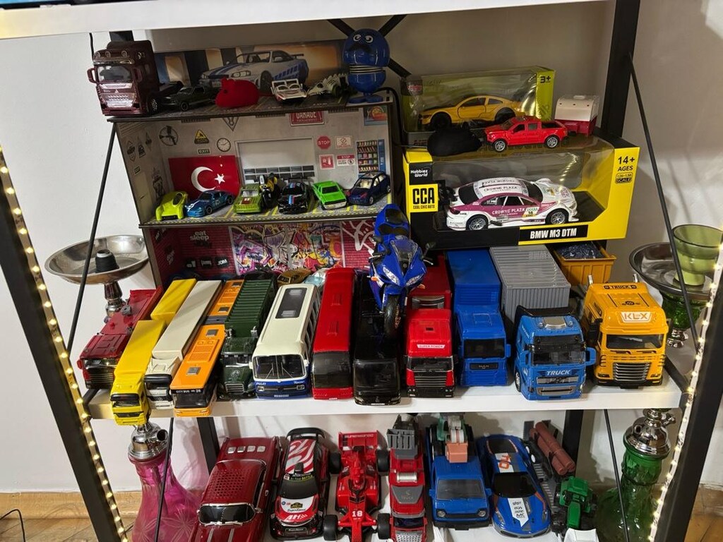 Metal model koleksiyon arabalar ihtiyaçtan uygun veriyorum - 8