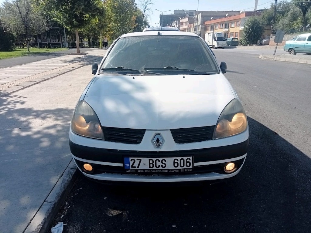 Renault Clio 2 sedan - 4