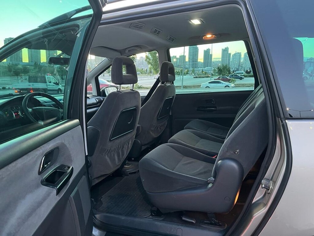Ford Galaxy - 10