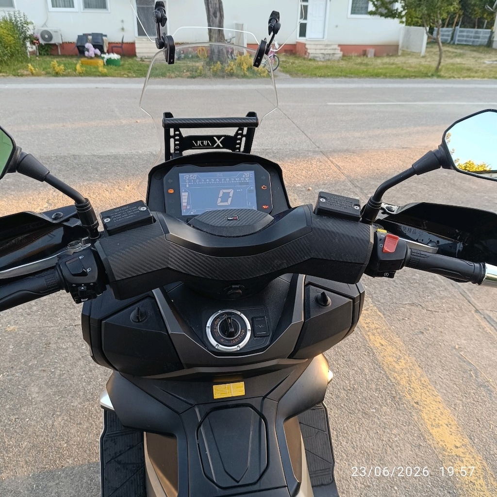 3900 km Maxi Scooter - 4