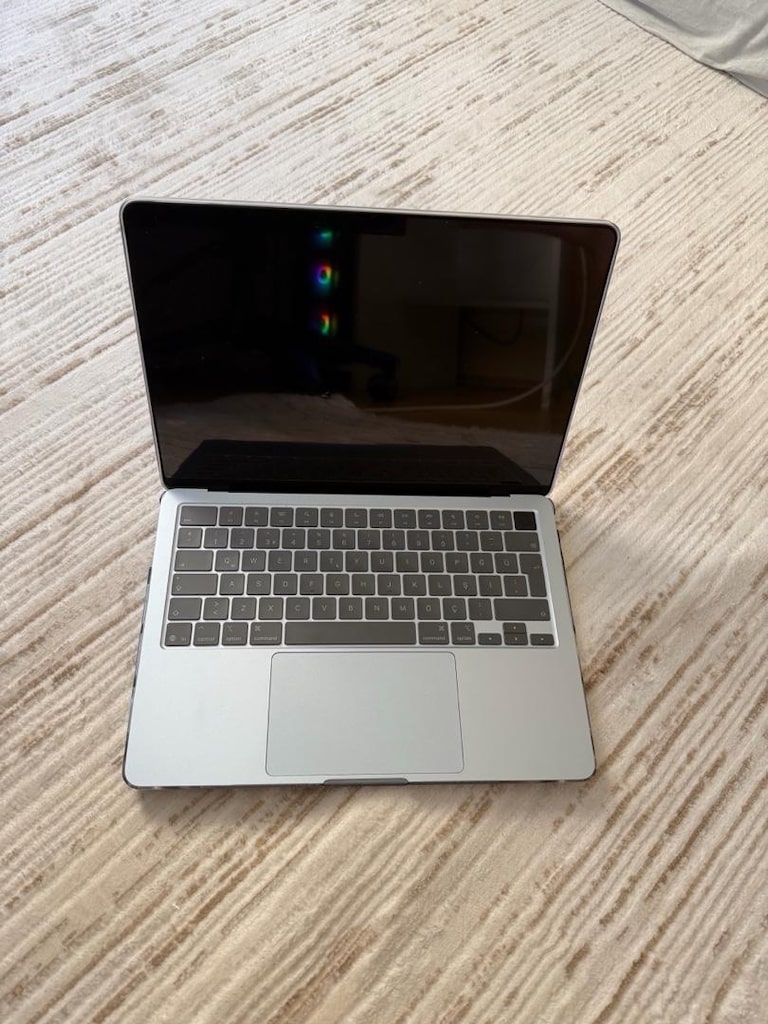 Bir kaç kez kullanılmış garantili MackBook Air M4 16GB - 2