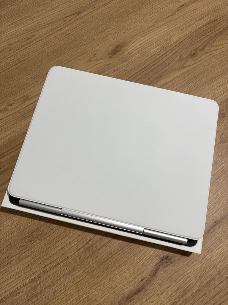 iPad Air m3 13 Inç & Magic Keyboard - 10