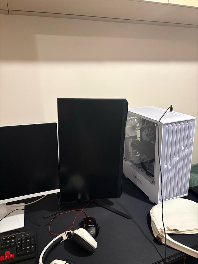 pc masası, 2x 24” monitör ve sandalye satılıktır. - 5