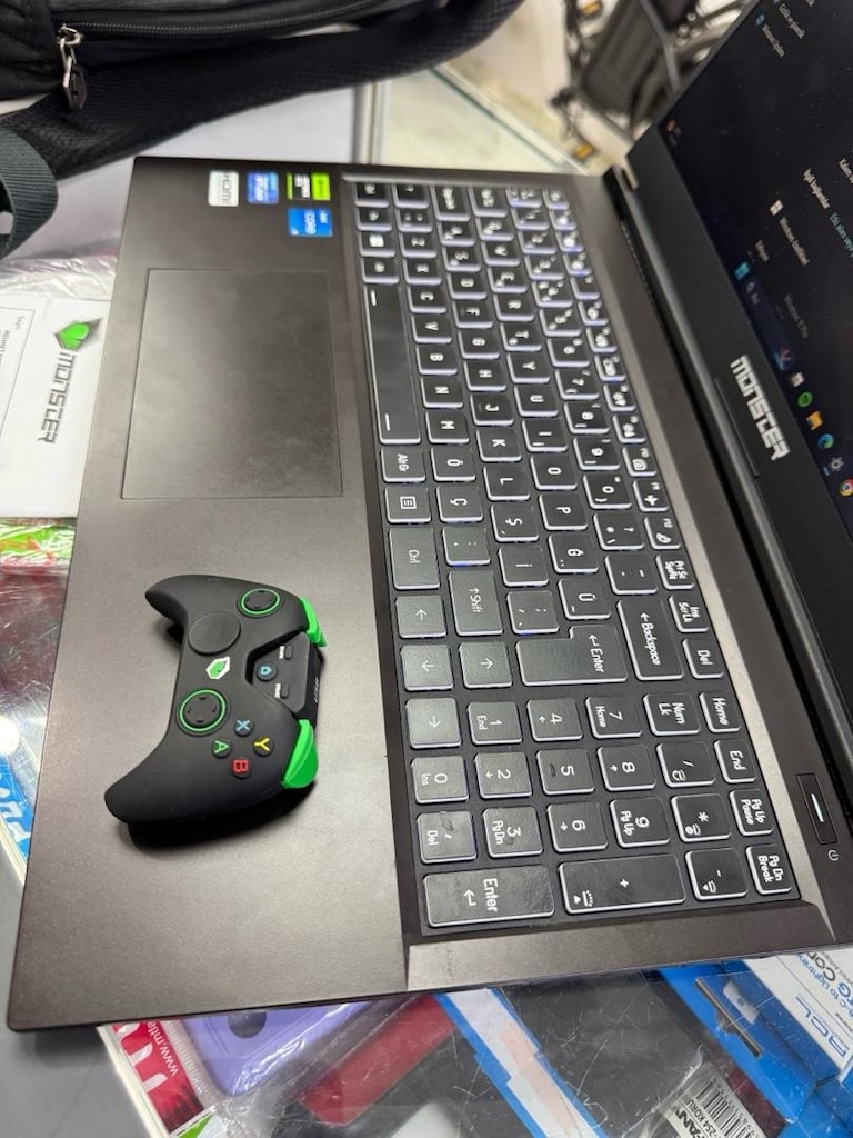 MONSTER GAMİNG i5 12.NESİL LAPTOP 3050Ekran Kartı 16Ram 512GB SSD - 3
