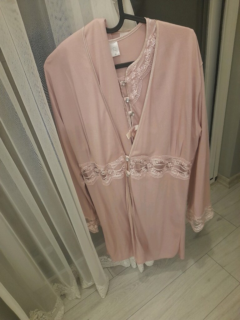 Pijama takımı yenı hıc kulanılmadı sıfır urun sadece paca yapıldı 38