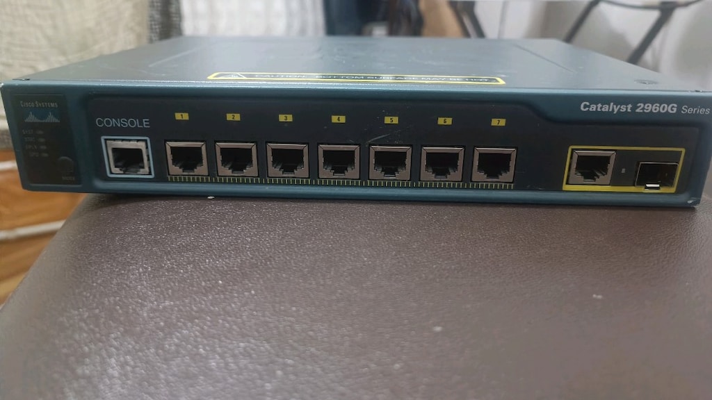 cisco 8 port gigabit switch temiz 2 adet