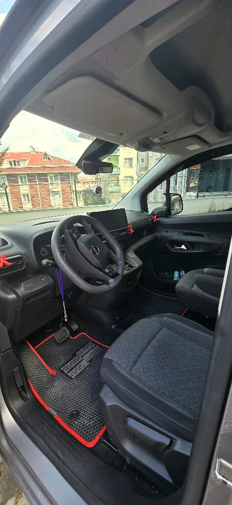 opel combo 1.5d Essential otomatik - 13