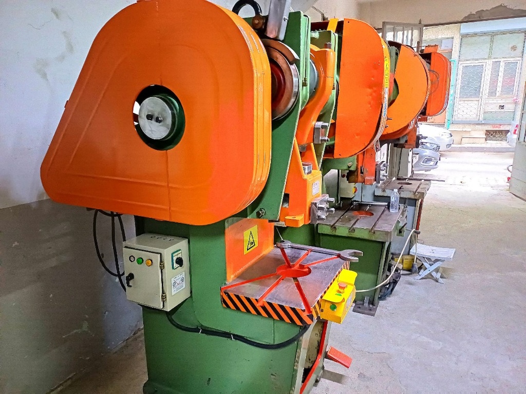 60 TON ŞAHİN MARKA ANGARAJLI EKSANTRİK PRES - 8
