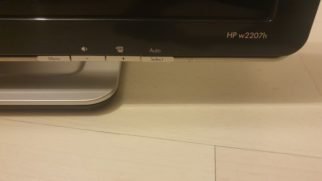 HASARLI: HP w2207h 22 inç LCD Monitör - 14