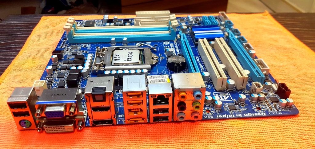 Gigabyte GA-H55M-UD2H LGA 1156 Pin NVMe M.2 SSD BIOS Destekli Anakart - 5