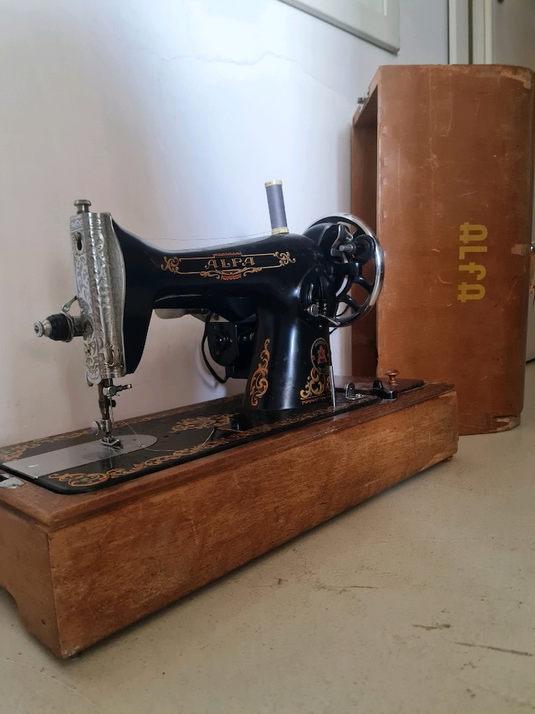 Alfa ispanyol Yapımı Antika Dikiş Makinesi - 2