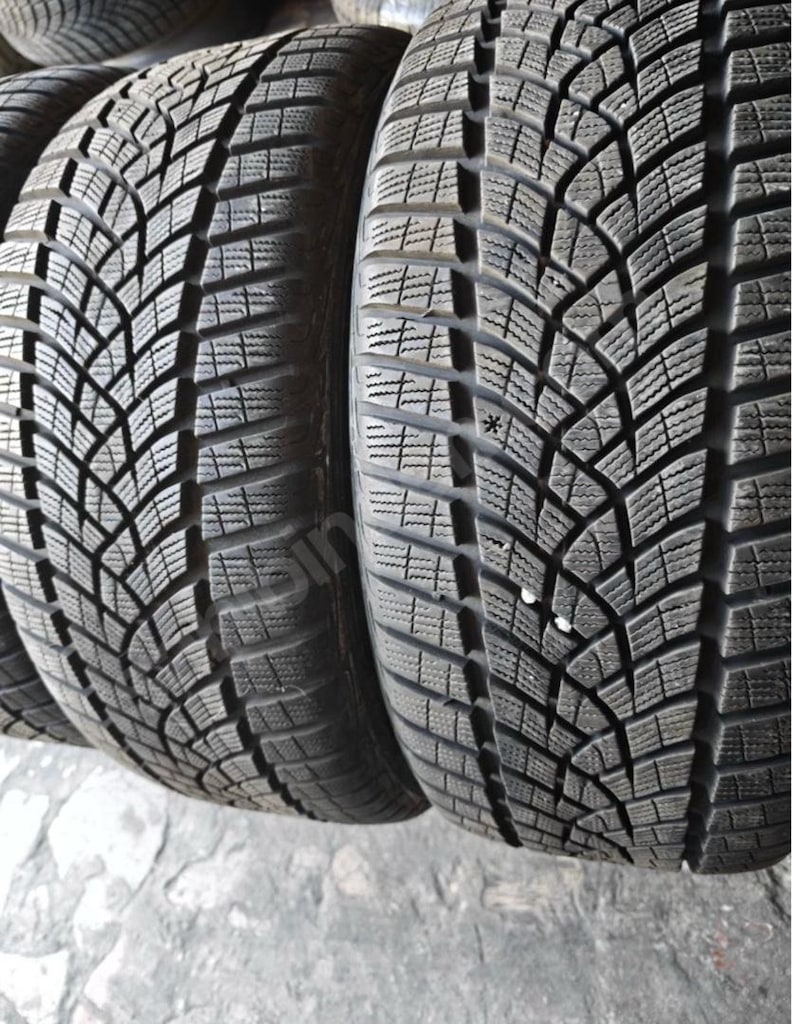235/45/18 Goodyear kış - 2
