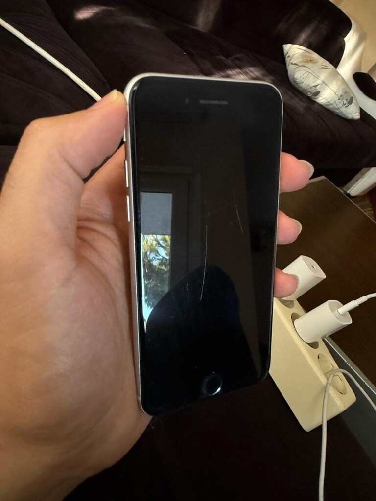 iPhone Se 3. nesil - 4