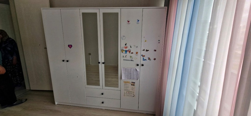 4 kapaklı çekmeceli ve aynalı tertemiz kıyafet dolabı - 2