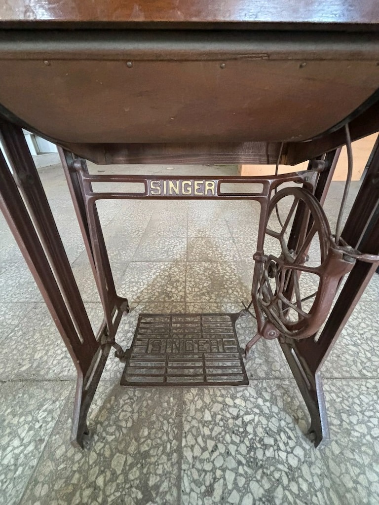 Singer dikiş makinesi masası ile birlikte - 5