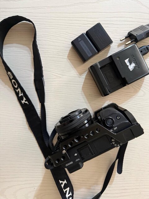Acil satılık Sony a6400 30.000