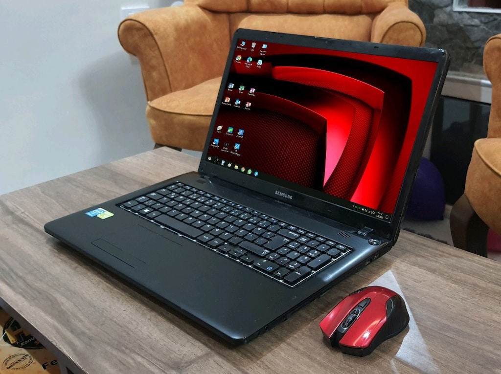 Dev 17.3 inch Sinema ekran Samsung i5 - 8gb RAM - SSD TurboDisk'li - 2