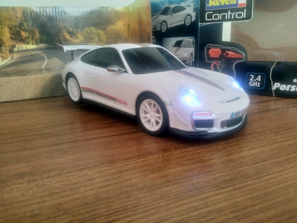 UZAKTAN KUMANDALI IŞIKLI PORSCHE 911 GTR3 RS LİSANSLI - 9