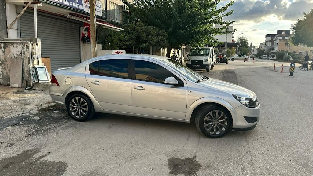 Opel Astra 2010 1.3Dizel 111.Yil Enjoy - 2