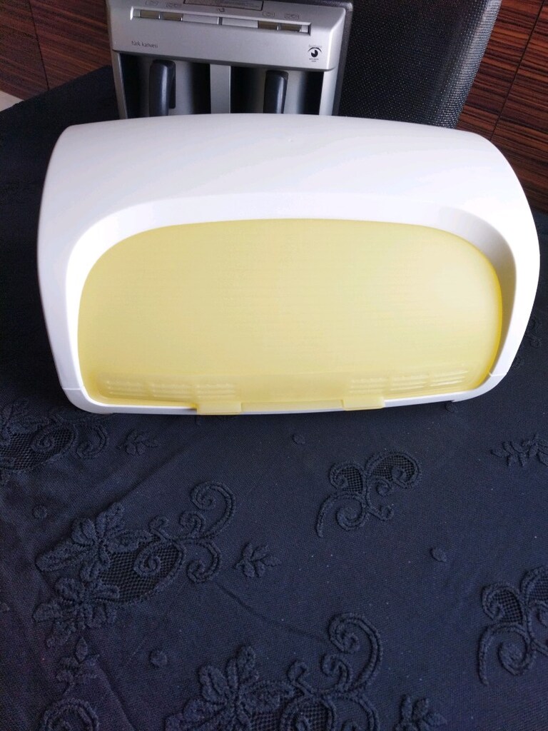 Tupperware ekmek kutusu sarı ve beyaz renkte - 9