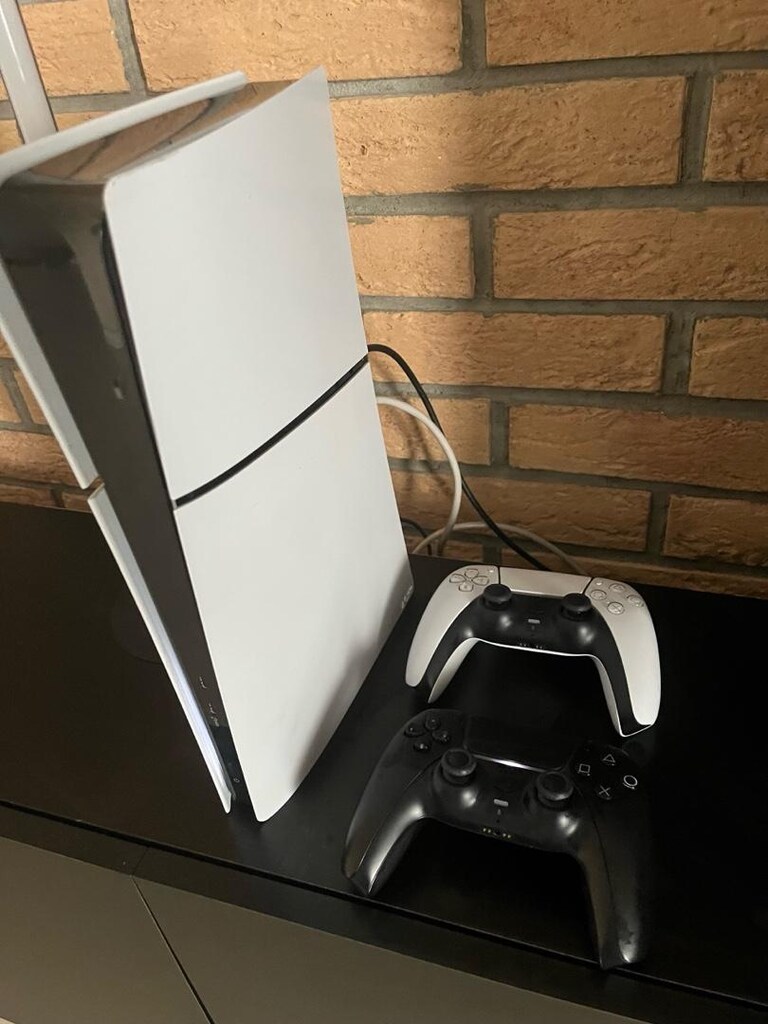 PlayStation 5 . 2 kol mevcut - 2
