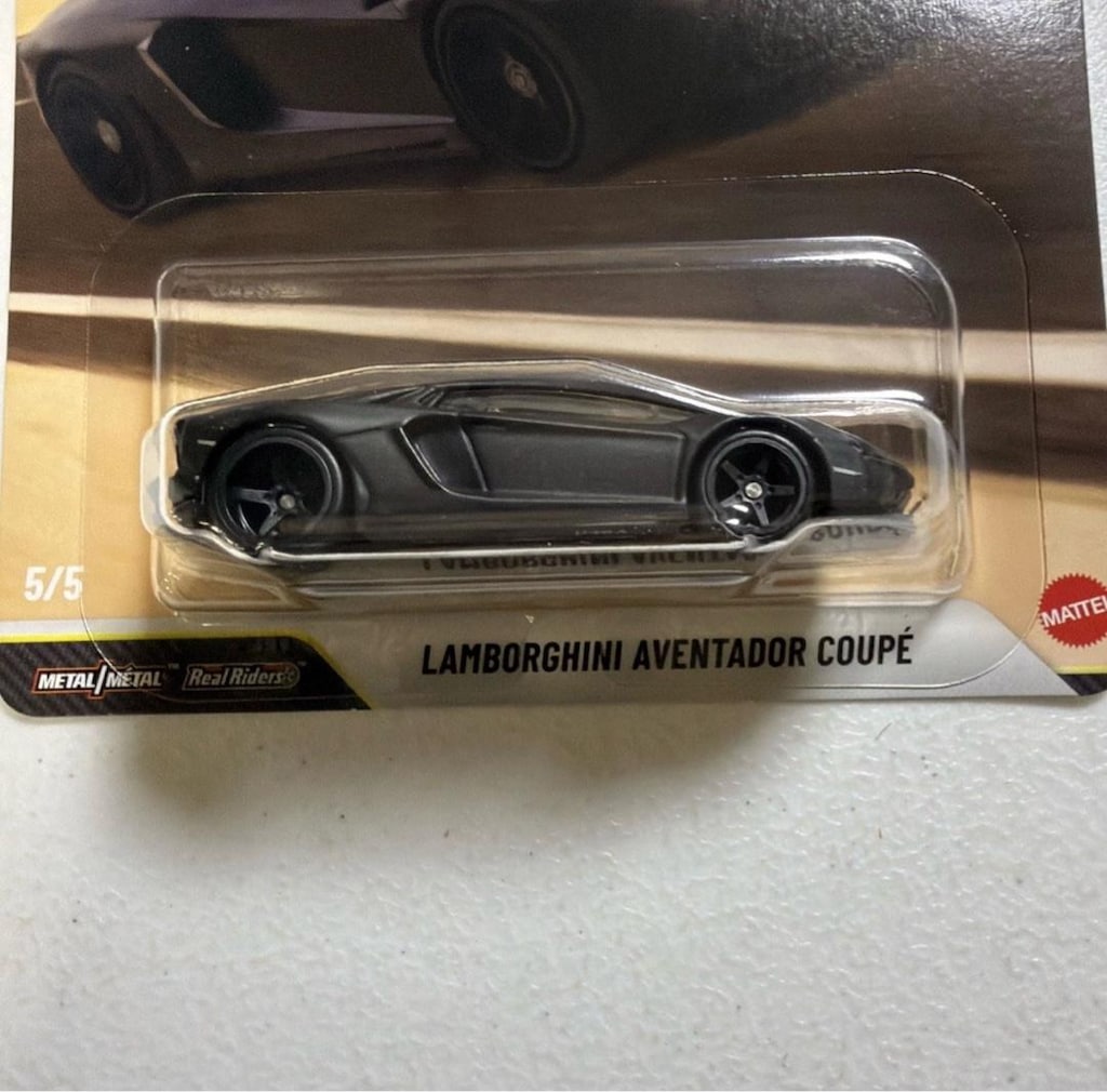 Hot Wheels Premium Lamborghini Aventador Coupe - 2