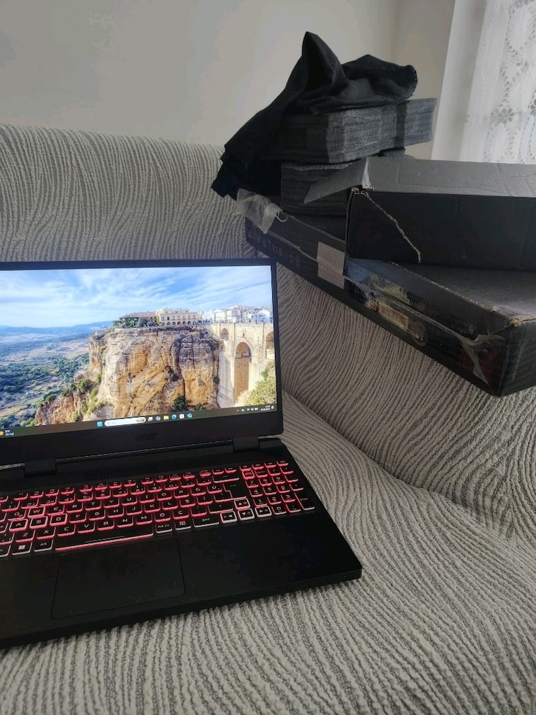 Acer Nitro 5 - RTX 4050 - İ5 12500H - 3
