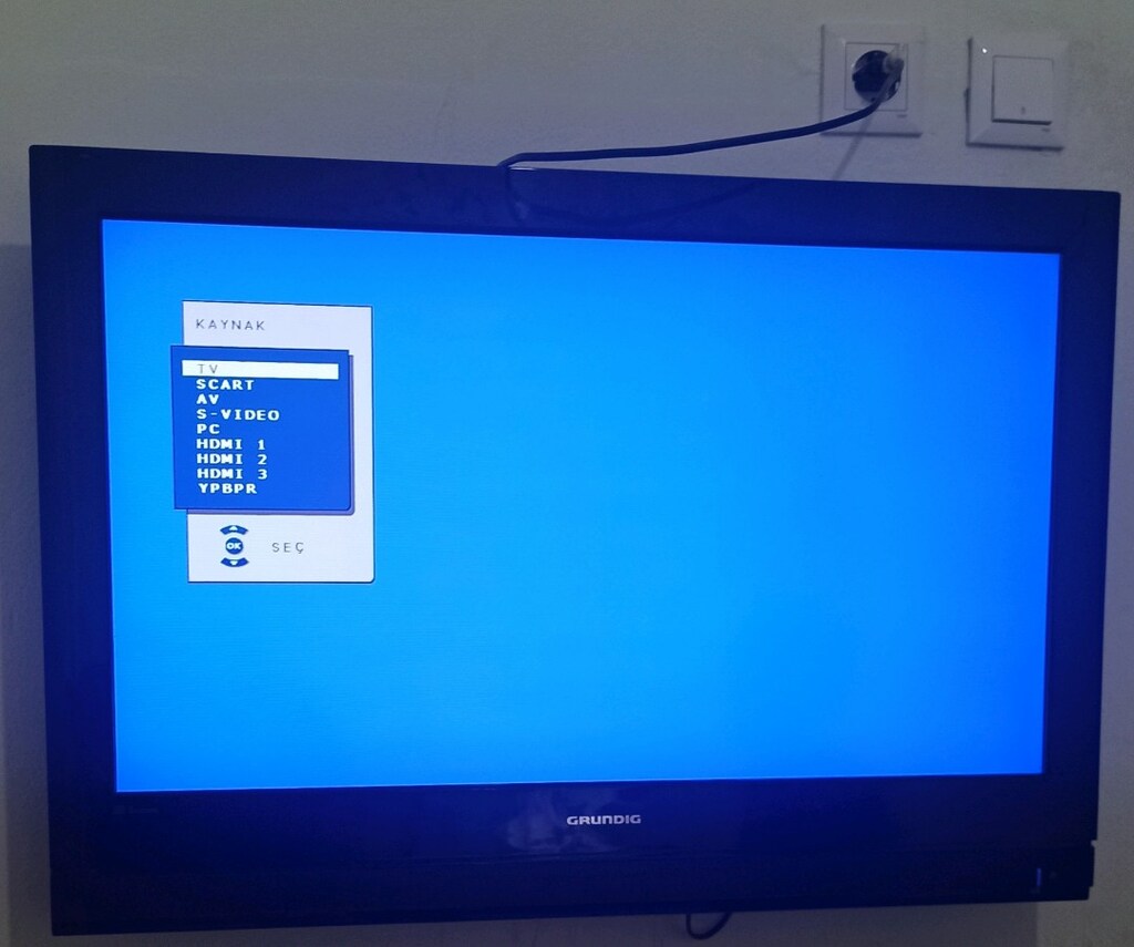 GRUNDIG LCD TV - 3