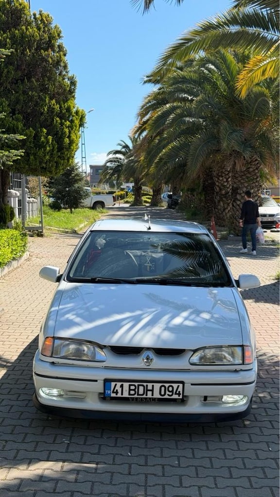Renault 19