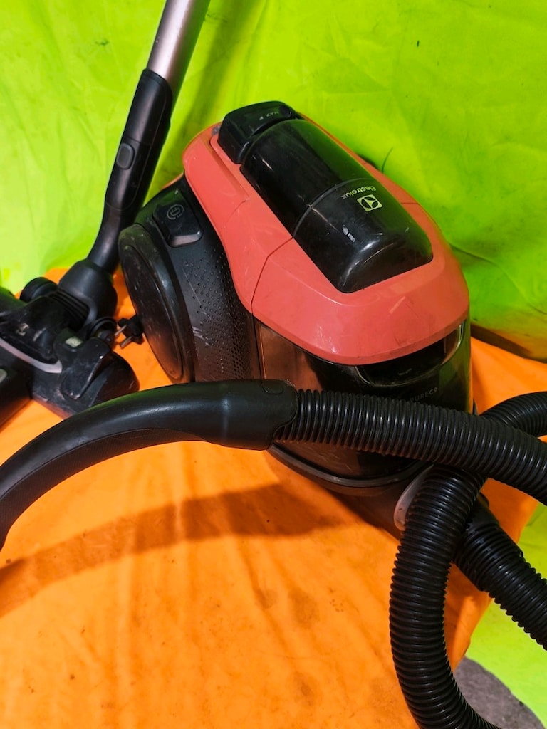 Electrolux marka toz torbasız süpürge - 6