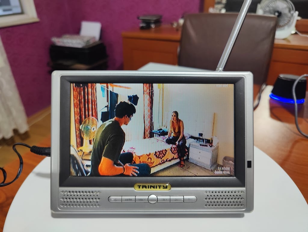 7 İNÇ MİNİ TAŞINABİLİR TV AV GİRİŞİ VE KULAKLIK ÇIKIŞI MEVCUT - 2