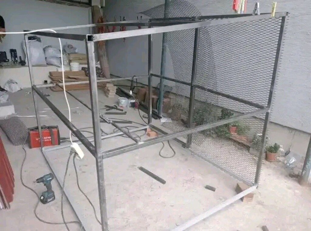 YERİNDE KÜMES İSKELETİ VE KAPLAMASI YAPILIR